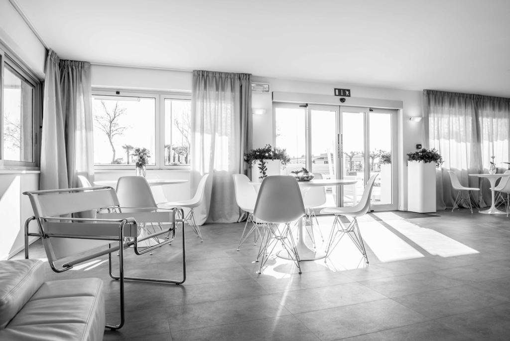 Hotel Commodore Cervia Exteriör bild