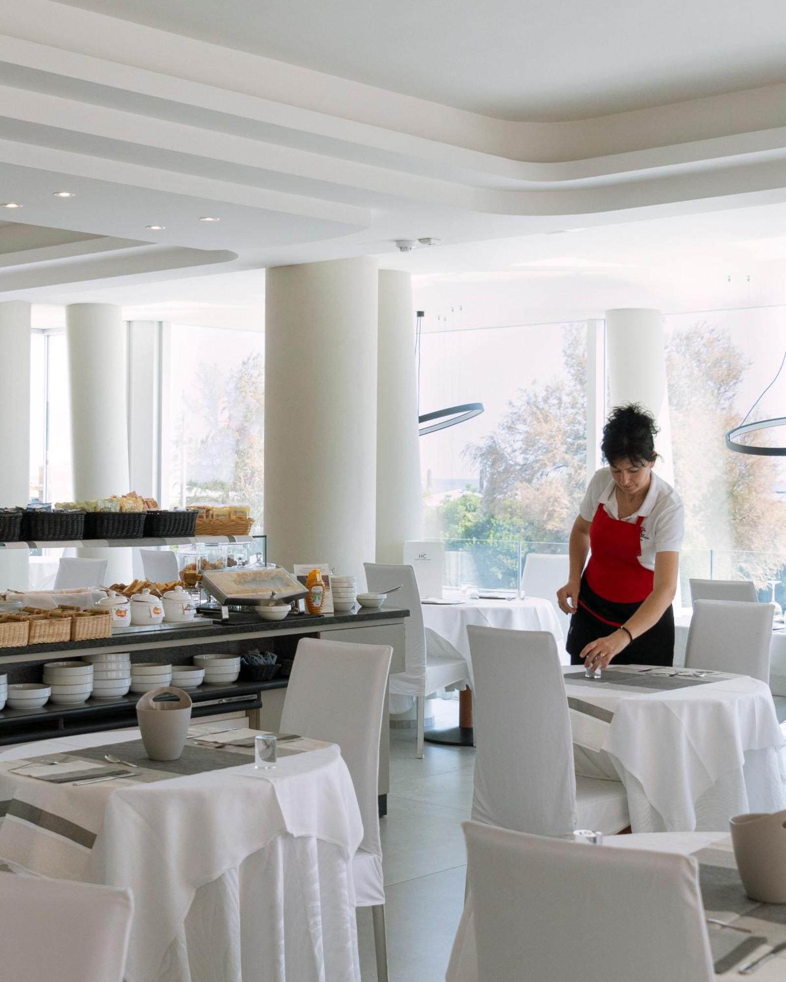 Hotel Commodore Cervia Exteriör bild