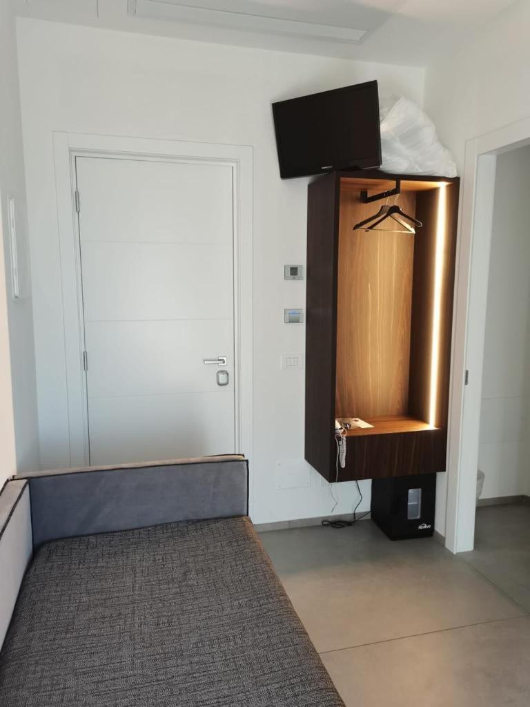 Hotel Commodore Cervia Exteriör bild